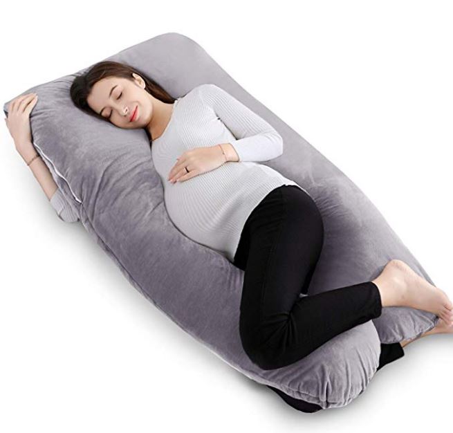 Absolute best pillows for pregnancy! These maternity pillows are amazing and well relieve your back pain. Find out what maternity pillow is best for you, c shaped or u shaped maternity pillow. Best thing is you can use these pregnancy pillow after baby for breastfeeding. Maternity pillows offer many benefits!! #pregnancy #babybump #maternitypillow #thirdtrimester