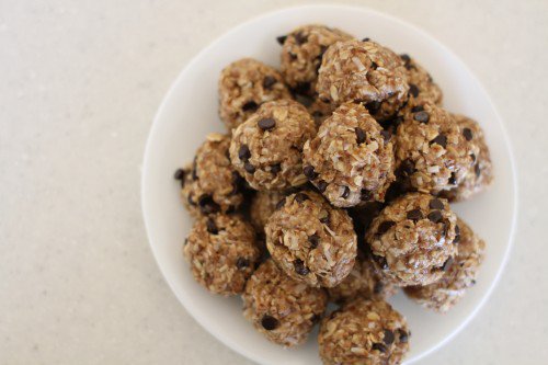 10 Yummy and delicious lactation cookie/treats you have to try! The perfect treats for breastfeeding moms. These milk-boosting recipes will help you make more milk as they are packed with nutrients. How many lactation cookies should I eat? Yummy chocolate chip lactation cookies. Milk-boosting muffin lactation recipe as well as granola! #breastfeeding #lactationcookies #moms