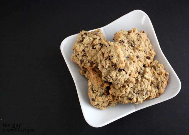 10 Yummy and delicious lactation cookie/treats you have to try! The perfect treats for breastfeeding moms. These milk-boosting recipes will help you make more milk as they are packed with nutrients. How many lactation cookies should I eat? Yummy chocolate chip lactation cookies. Milk-boosting muffin lactation recipe as well as granola! #breastfeeding #lactationcookies #moms