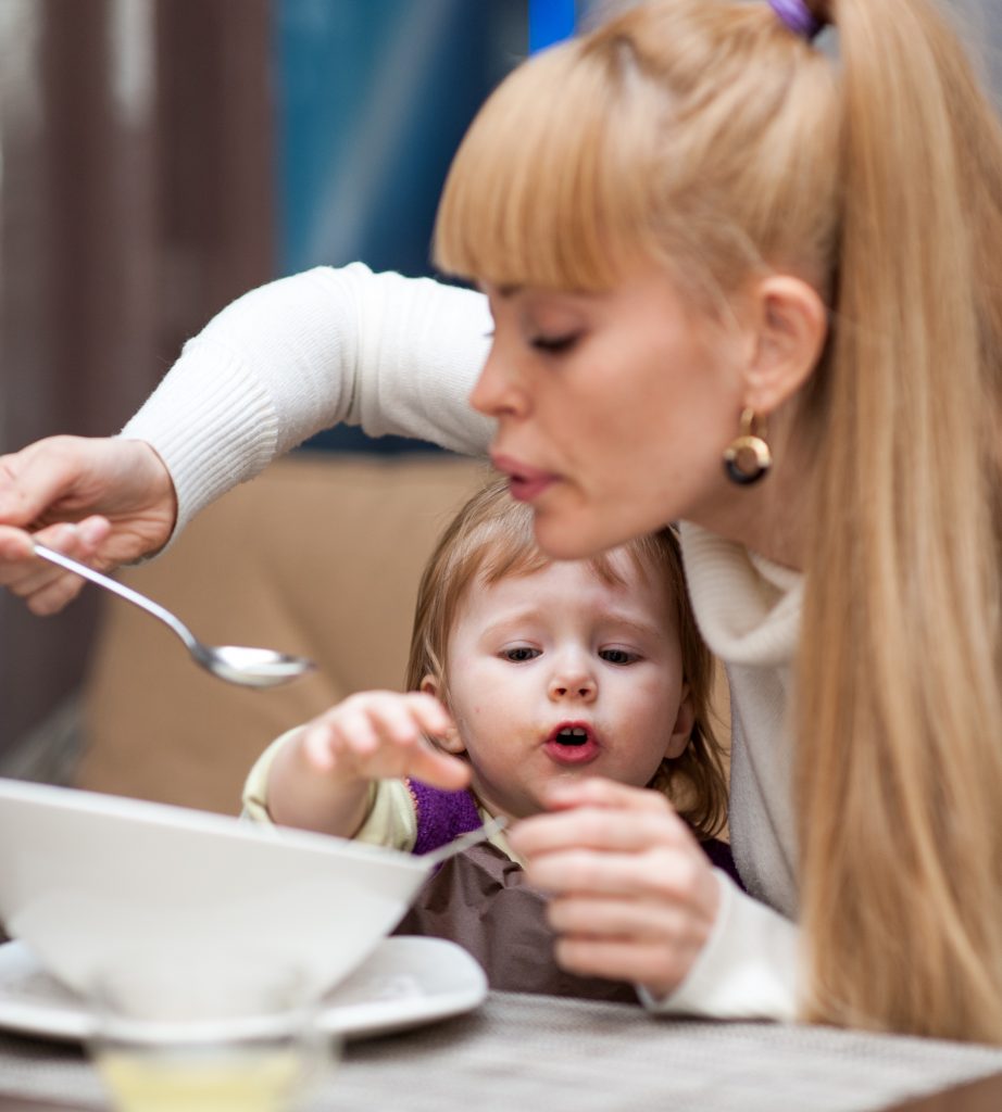 Is your toddler a picky eater? How do you get a picky child to eat? What are some good Finger Foods for Picky Toddlers?! You NEED these tips and tricks for dealing with a picky eater. #pickyeater #toddler #parenting