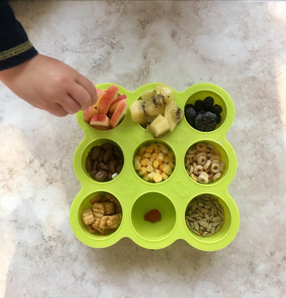 Is your toddler a picky eater? How do you get a picky child to eat? What are some good Finger Foods for Picky Toddlers?! You NEED these tips and tricks for dealing with a picky eater. #pickyeater #toddler #parenting