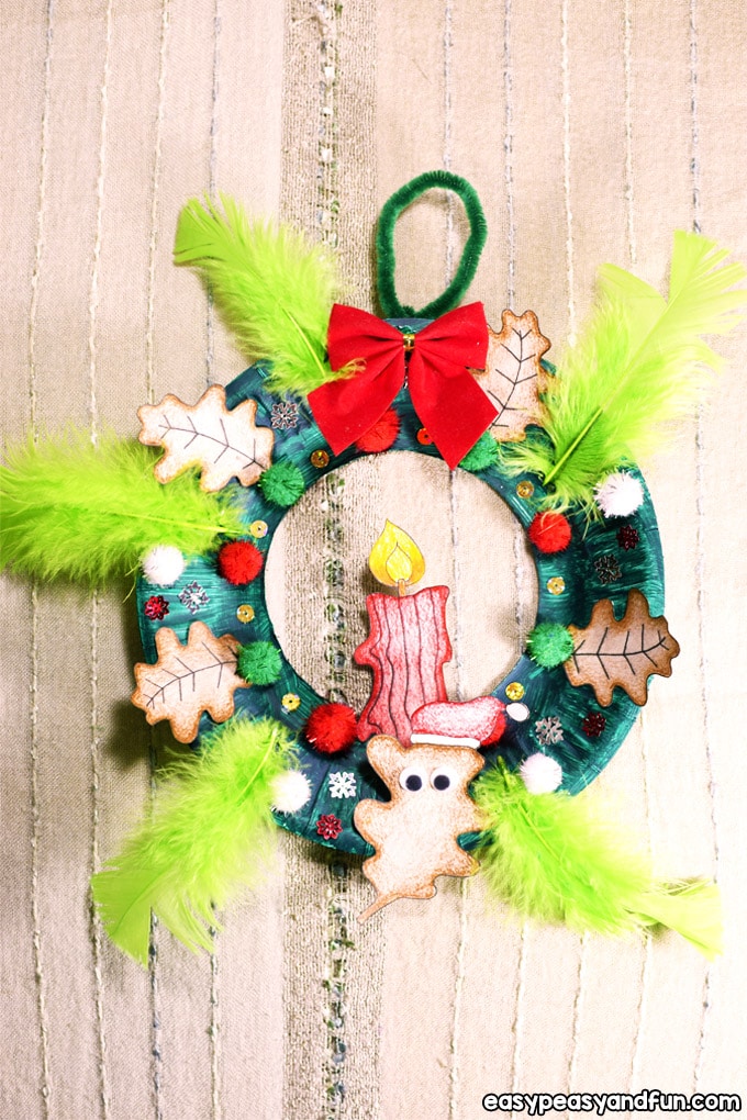 Looking for super easy and cheap DIY Christmas craft projects? These cute Christmas crafts are so easy anyone can do them- even the kids can help! Whether you're looking for Christmas DIY decor ideas to make your home decorations more festive or the best DIY Christmas gifts for family & friends, we’ve you covered with these tips and hacks #christmasdiycrafts #diychristmasdecorations #christmasdecor