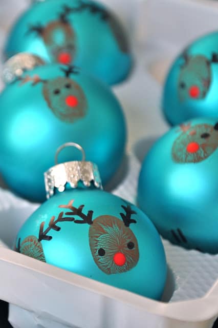 20 Cute & Simple Christmas Crafts To Do With Kids - MOMtivational