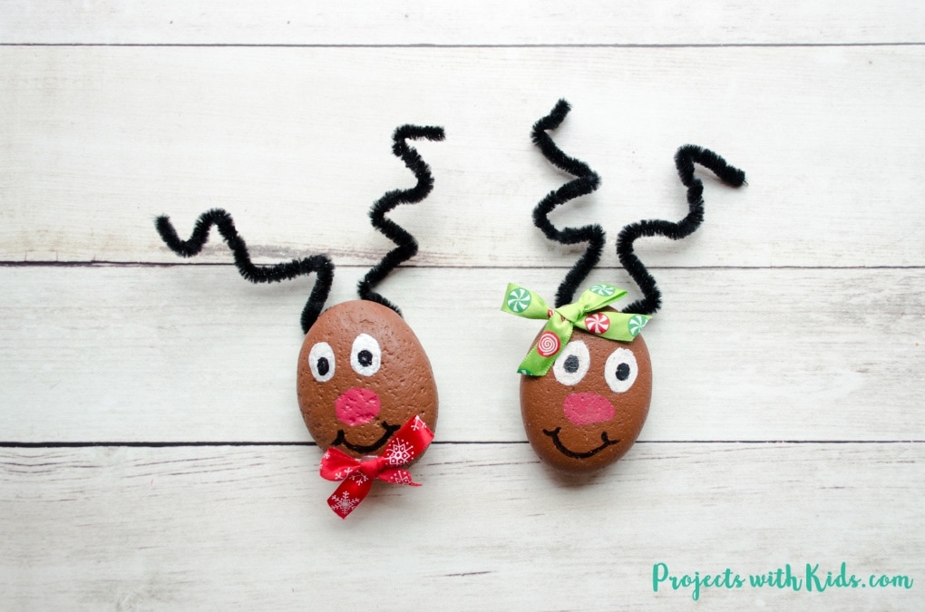 Looking for super easy and cheap DIY Christmas craft projects? These cute Christmas crafts are so easy anyone can do them- even the kids can help! Whether you're looking for Christmas DIY decor ideas to make your home decorations more festive or the best DIY Christmas gifts for family & friends, we’ve you covered with these tips and hacks #christmasdiycrafts #diychristmasdecorations #christmasdecor