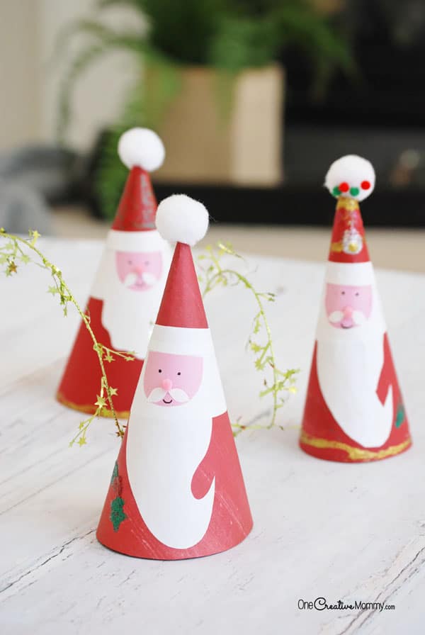 Looking for super easy and cheap DIY Christmas craft projects? These cute Christmas crafts are so easy anyone can do them- even the kids can help! Whether you're looking for Christmas DIY decor ideas to make your home decorations more festive or the best DIY Christmas gifts for family & friends, we’ve you covered with these tips and hacks #christmasdiycrafts #diychristmasdecorations #christmasdecor