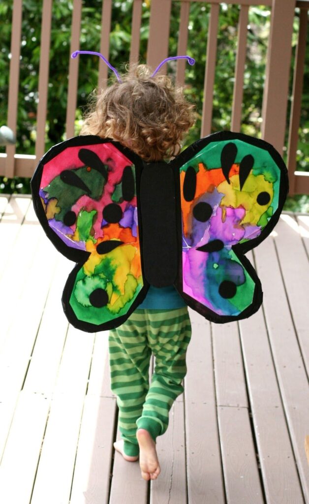 DIY Butterfly wings are the perfect craft idea for 2 year olds. They will absolute love this summer craft!