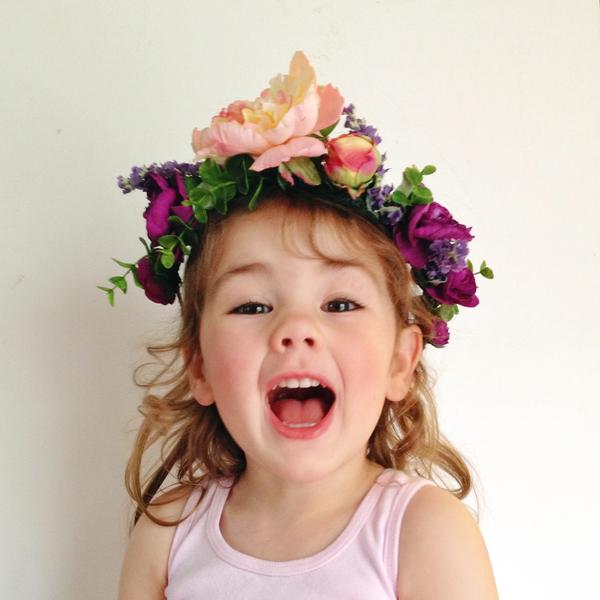 Make flowers crowns with your toddler - these fun craft ideas are perfect for 2 years olds