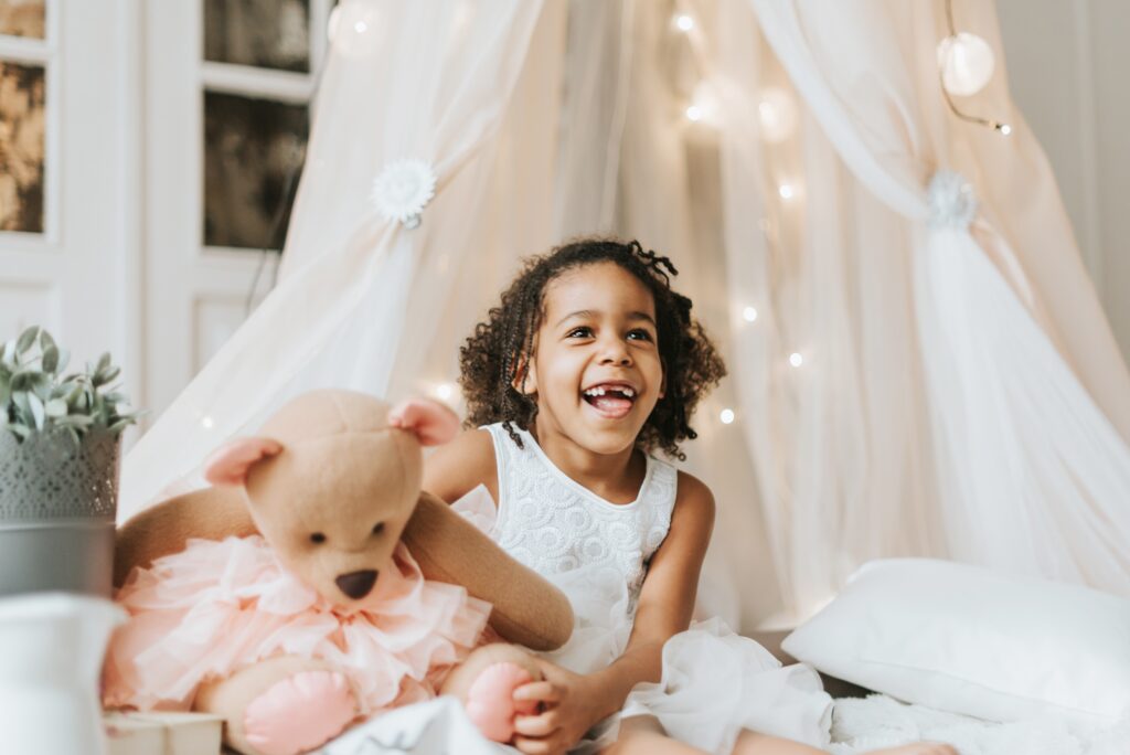 5-year-old-girl-african-attractive-beautiful-bedroom-black-cheerful-child-childhood-cozy-curl-curly_t20_JokGBw