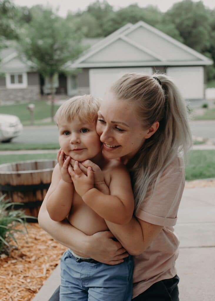 mom and daughter hugging