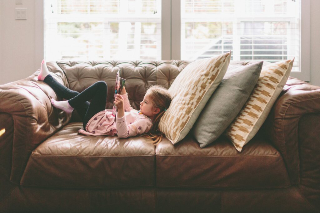 people-relaxing-reading-lifestyle-home-person-quiet-couch-on-little-girl_t20_EnnxvK