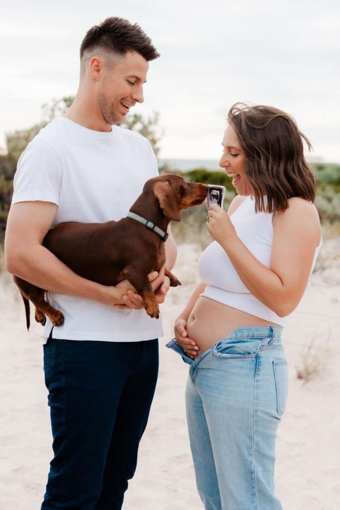 Pregnancy announcement with dogs ideas