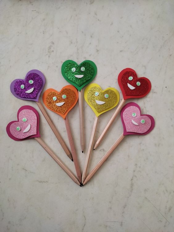 DIY paper heart pencil toppers in different colors