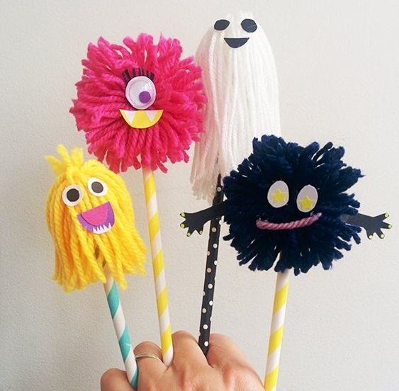 DIY yarn Halloween pencil toppers in different colors